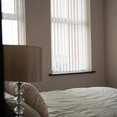 Gibson Manor Apartments Wallasey Room photo
