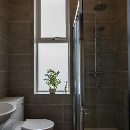 Gibson Manor Apartments Wallasey Room photo