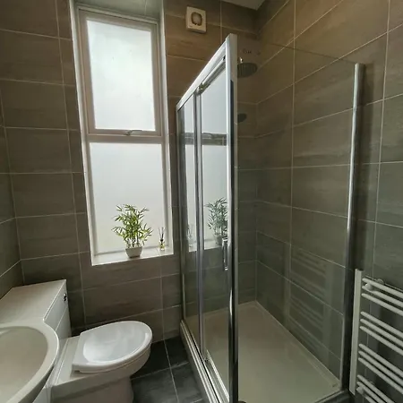 Gibson Manor Apartments Wallasey Room photo