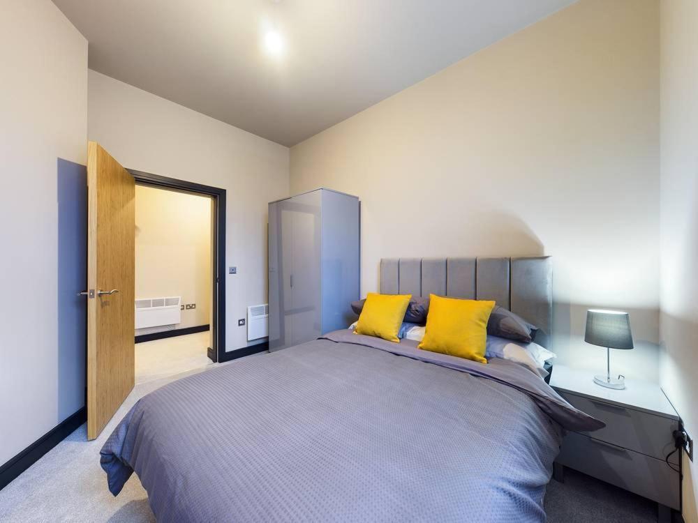 Gibson Manor Apartment *